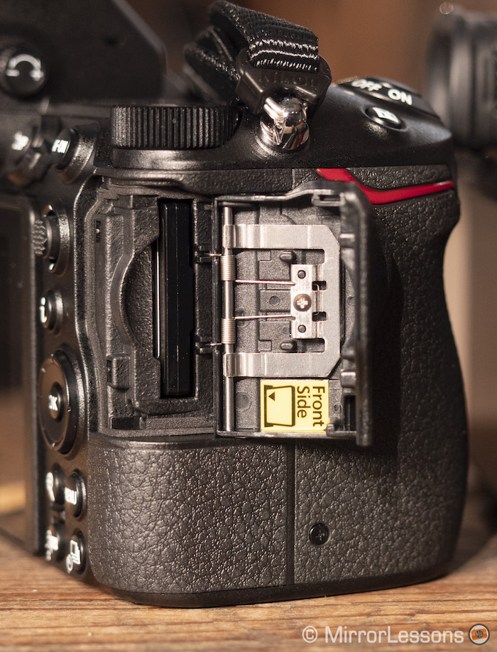 nikon z7 memory card slot