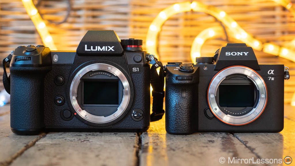 contant geld Bloemlezing eerste Panasonic Lumix S1 vs Sony A7 III - The 10 Main Differences - Mirrorless  Comparison