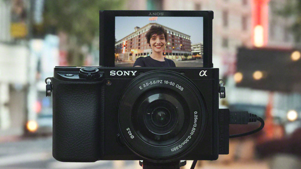 Fujifilm XT200 vs Sony A6100 The 10 Main Differences Mirrorless