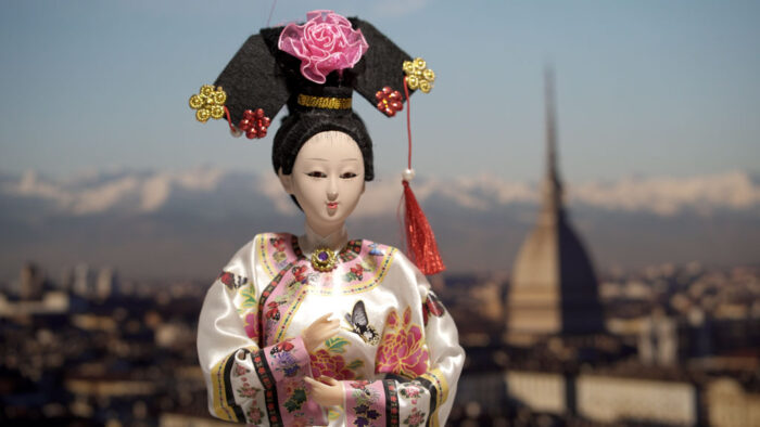 Reference image of a Chinese doll for the following tests.