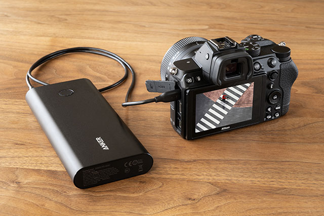 mobile powerbank connected to the z5