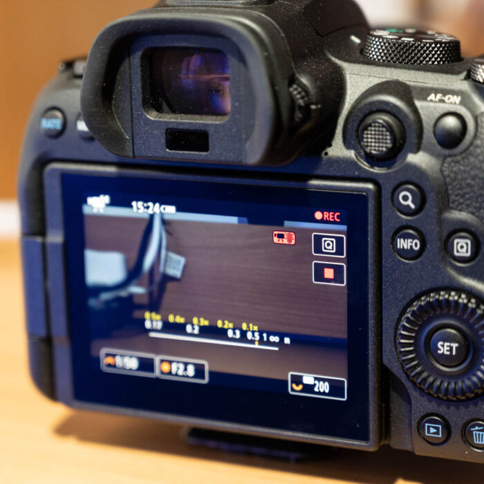 LCD screen on the Canon R6 with the overheating symbol blinking
