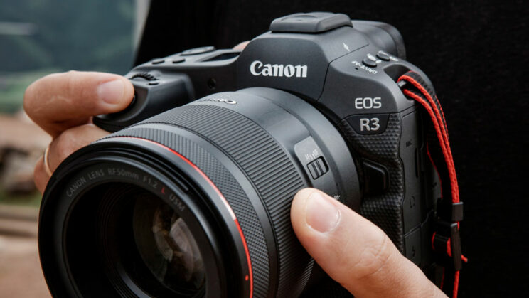 close-up on the Canon Eos R3 held by male hands