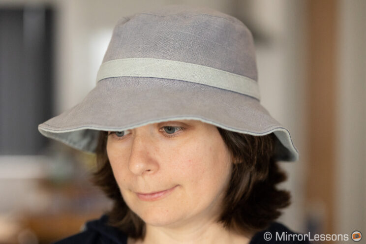 Woman wearing a hat, indoor background