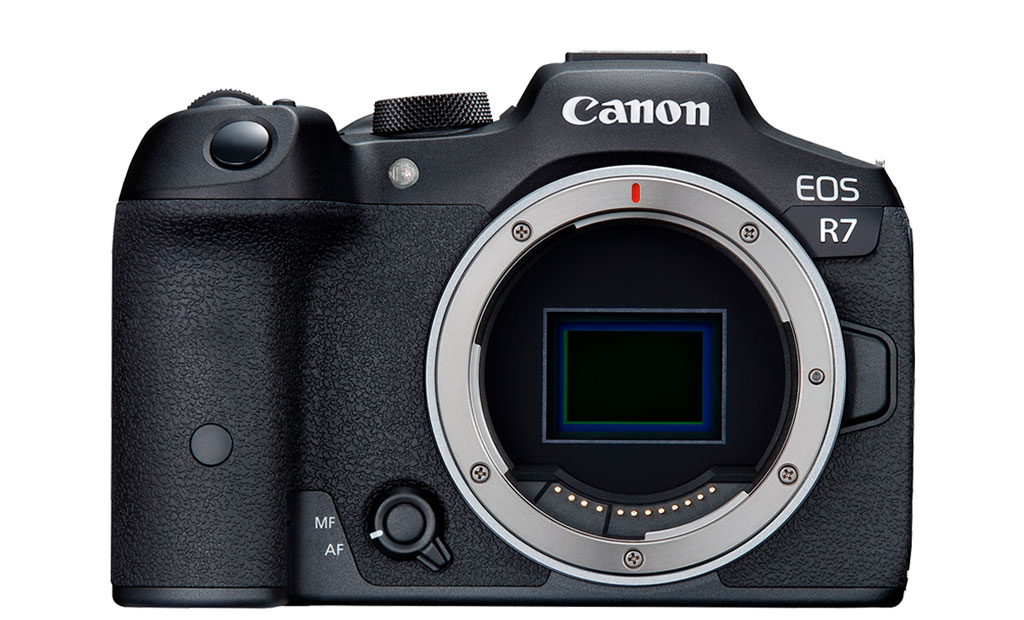 Canon R7, front view