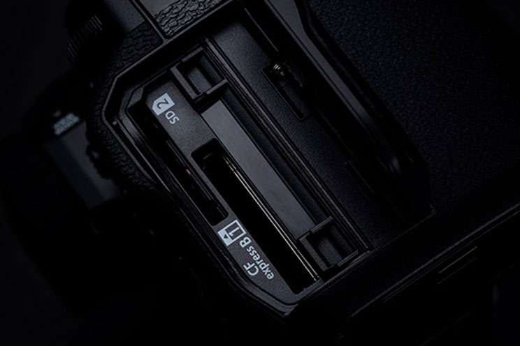 Dual card slot on the X-H2S