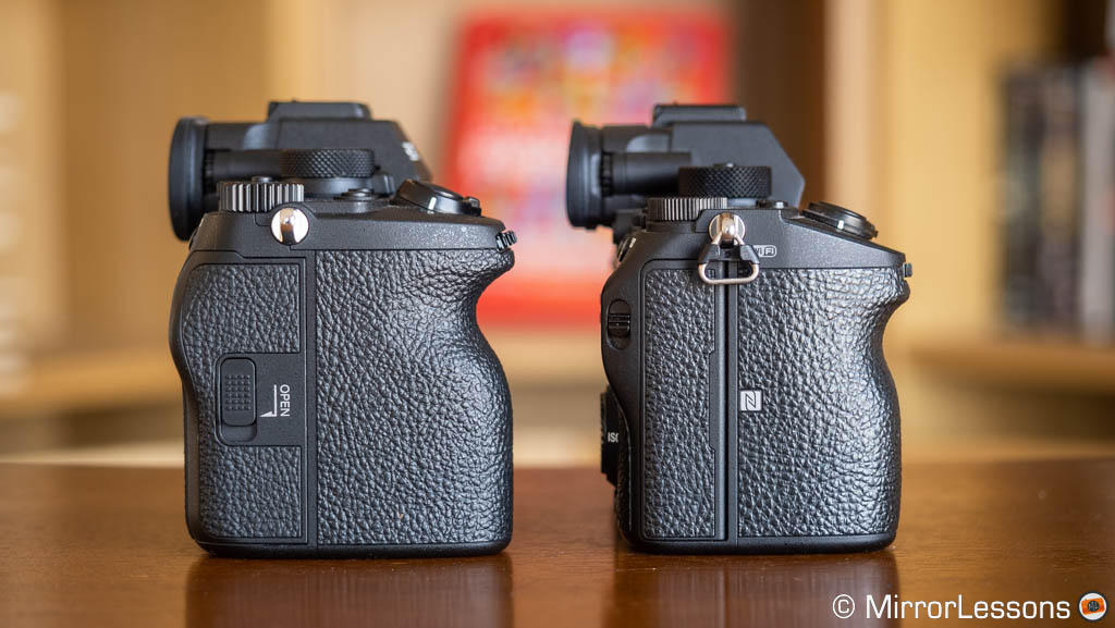 A7 IV and A7R III side by side, side view