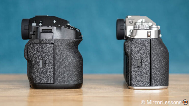 Fujifilm X-H2S and X-T4 side by side, side view