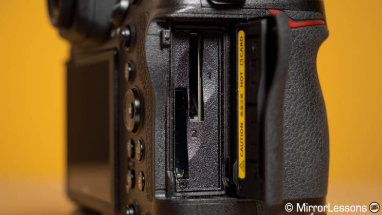 Nikon Z9, Dual card slots