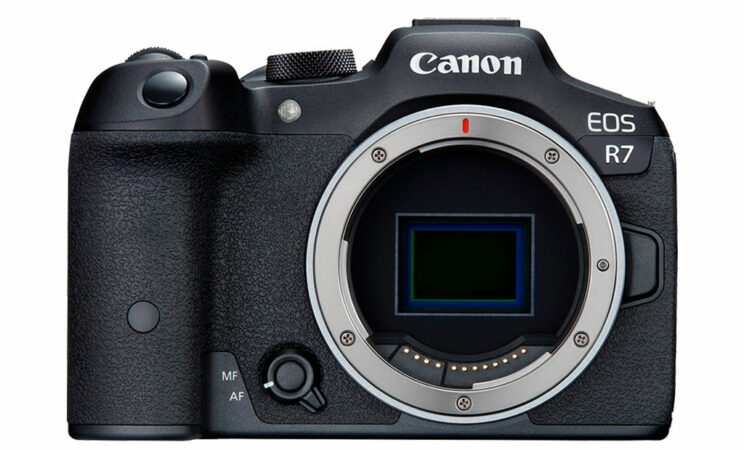 Canon R7, front view