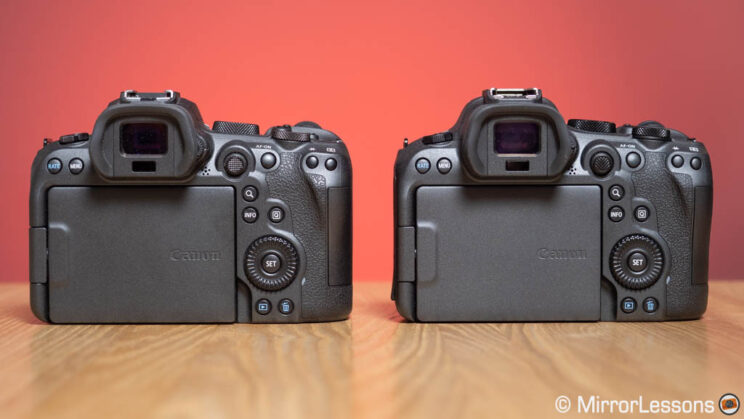 Canon R6 dan R6 II berdampingan, tampilan belakang