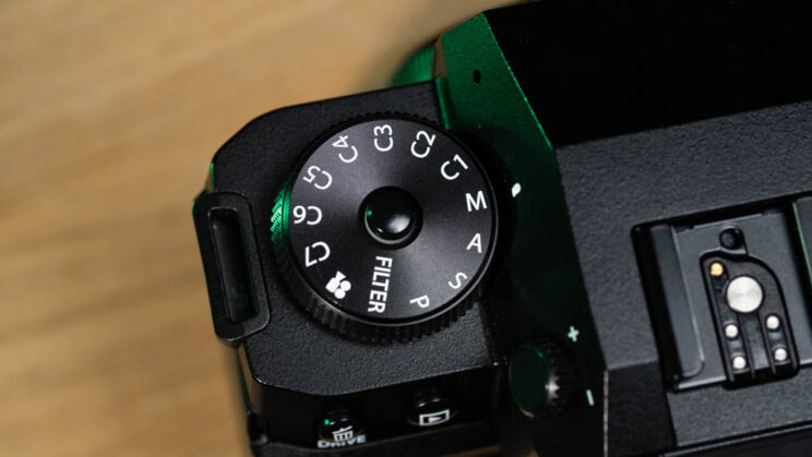 Close-up on the main shooting mode dial