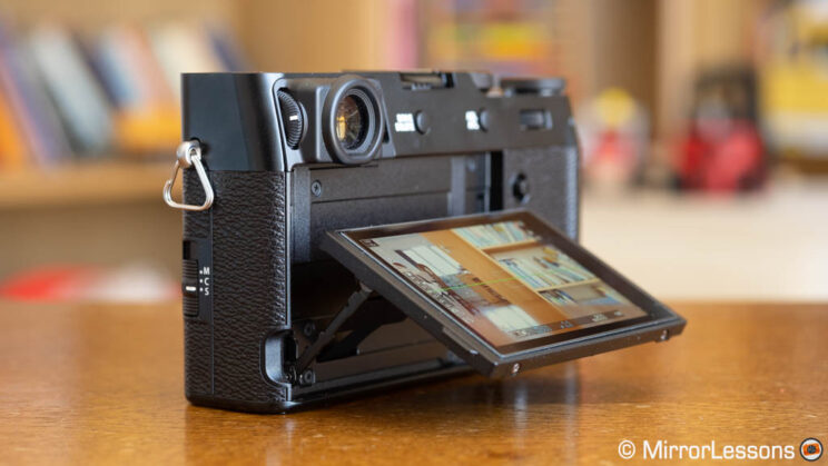 Tilting LCD monitor on the X100V