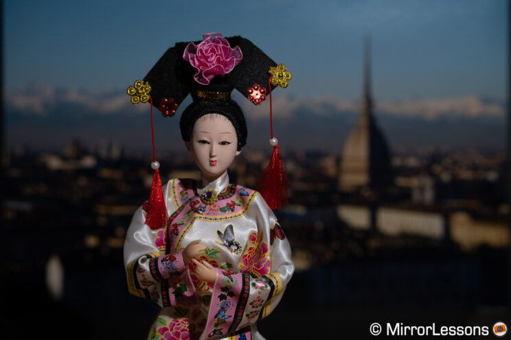 Japanese doll with city background, setup of my ISO test