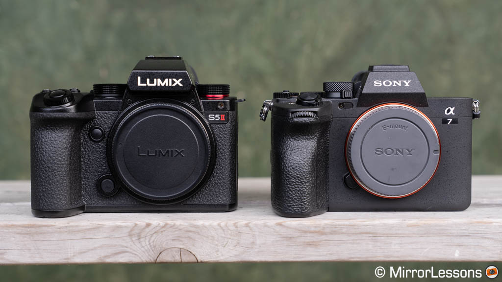 Panasonic Lumix S5 II vs S5 IIX