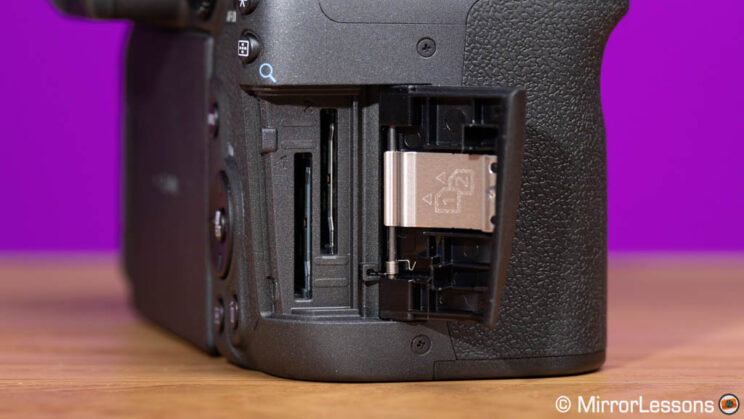 Dual SD card slots on the Canon R7