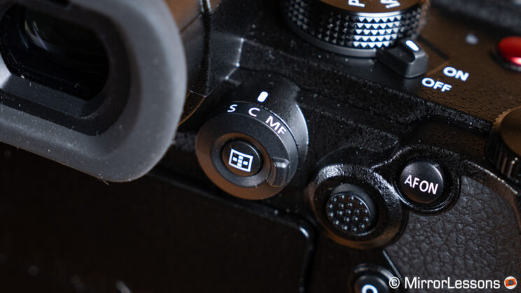 Focus lever and button on the G9 II